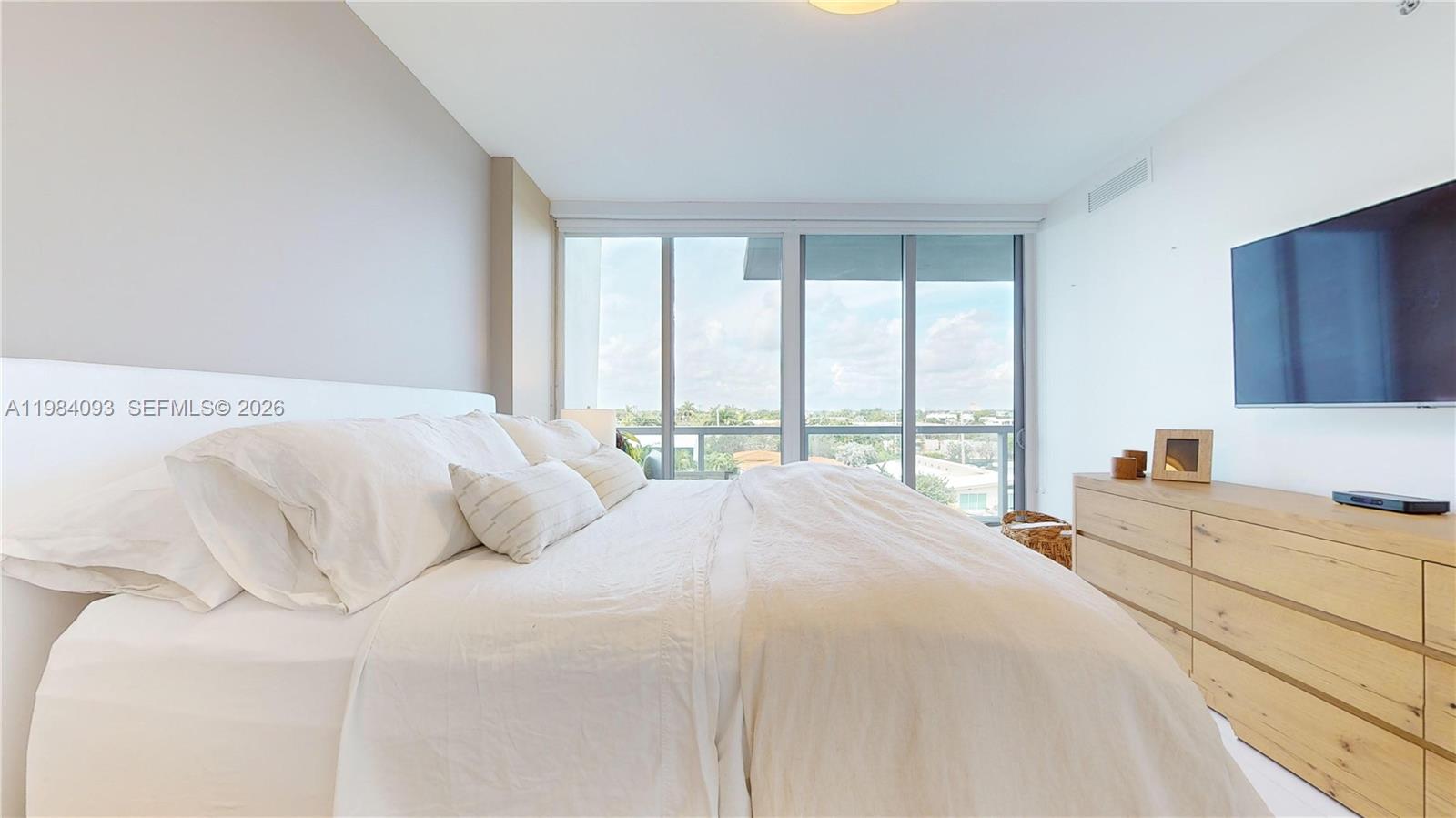 9940 W Bay Harbor Dr Unit: 5E-N