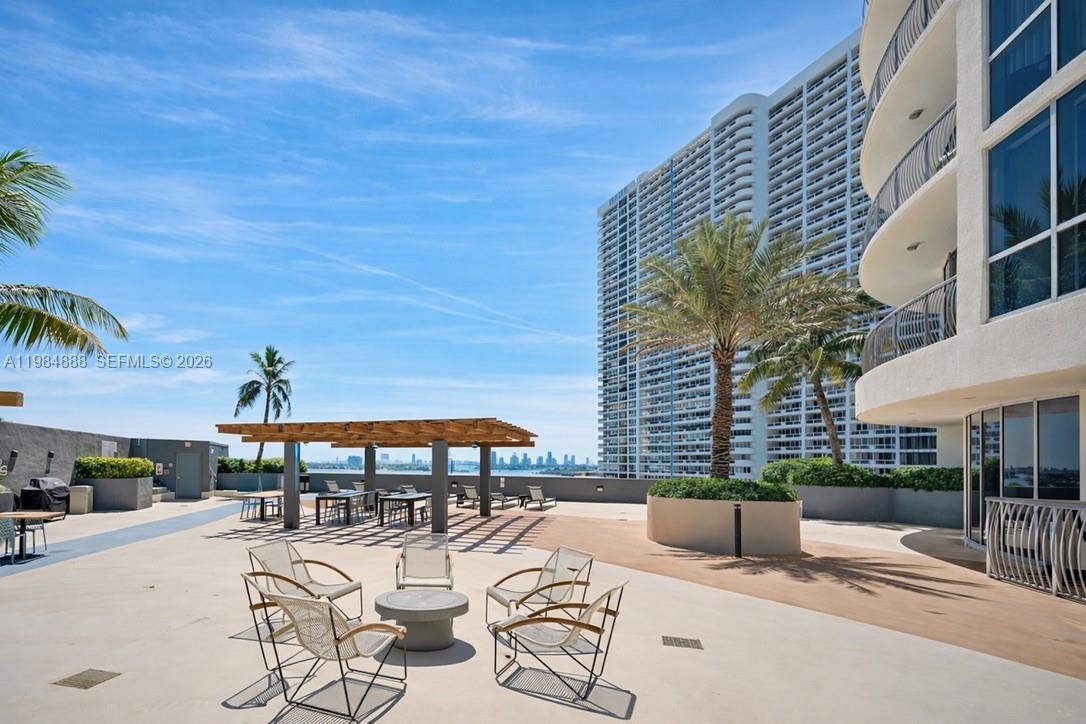 1750 N Bayshore Dr # 3811