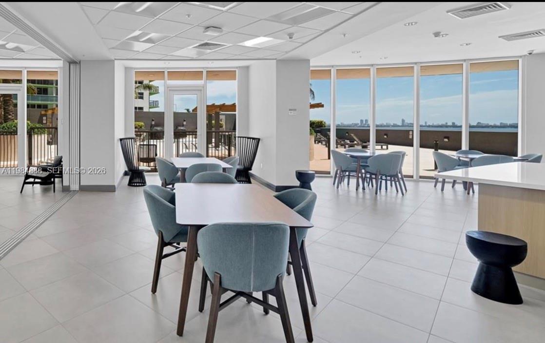 1750 N Bayshore Dr # 3811