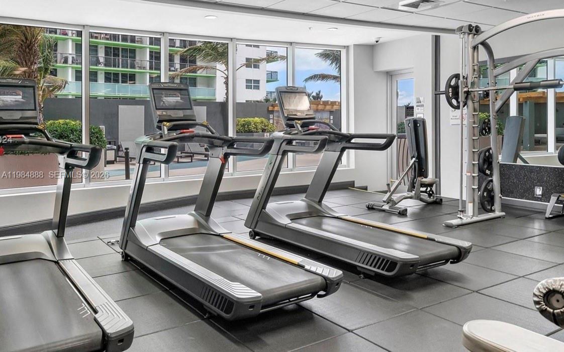 1750 N Bayshore Dr # 3811