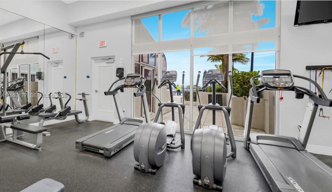 6917 Collins Ave # 1611