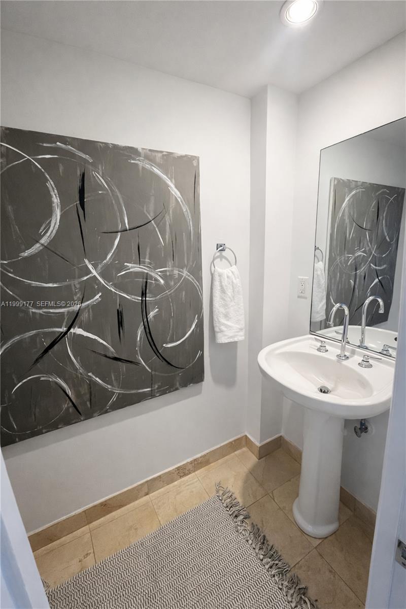 6917 Collins Ave # 1611