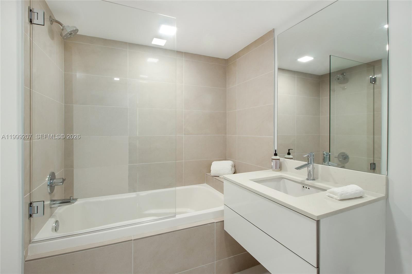 6620 Indian Creek Dr # 516