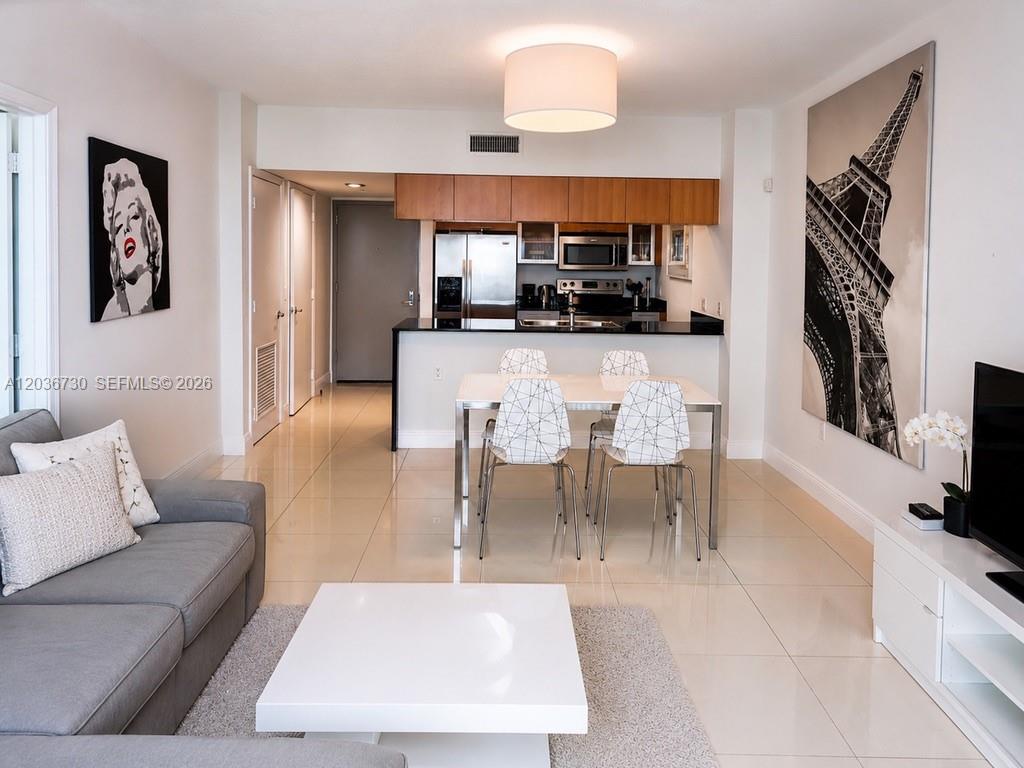 1750 N Bayshore Dr # 3811
