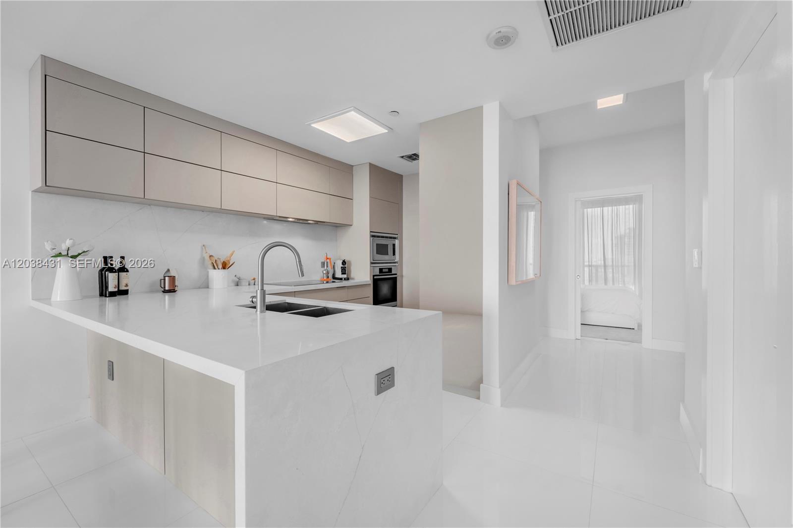 900 Biscayne Blvd # 2302