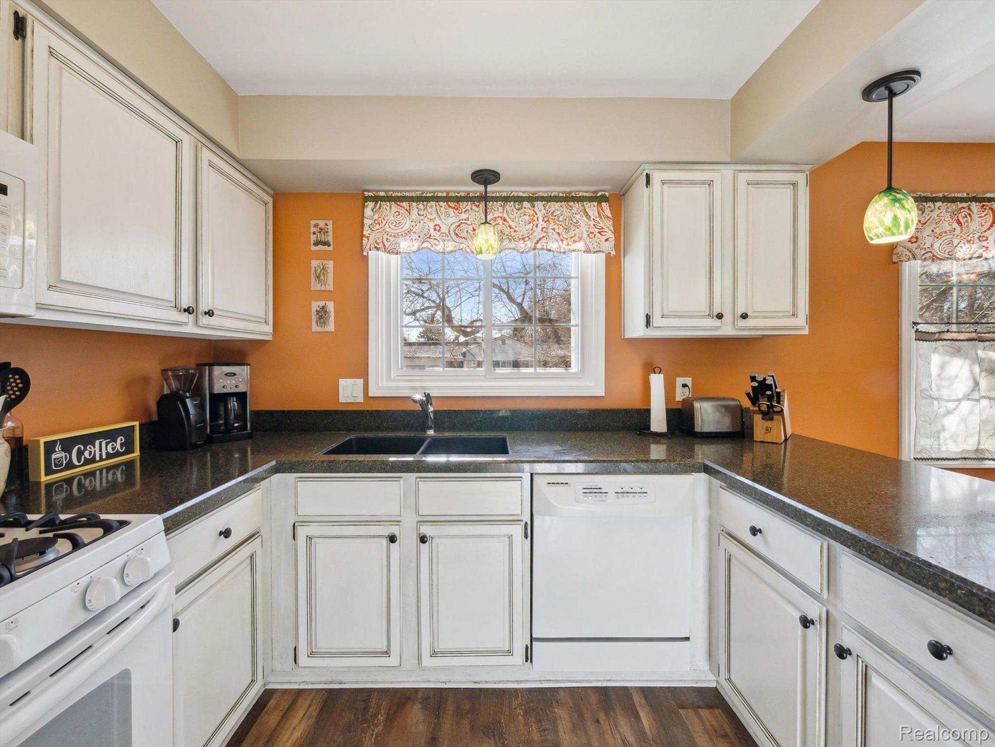 312 TANGLEWOOD Drive