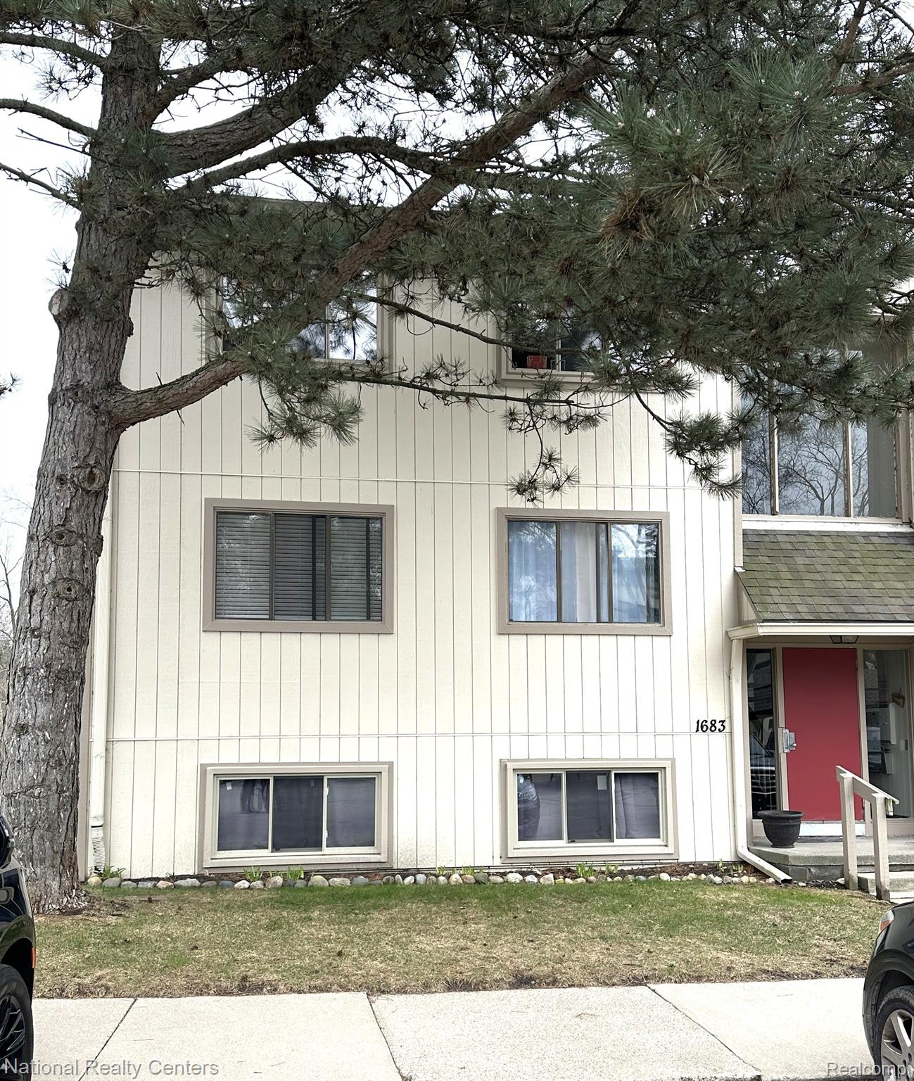 1683 RIVERSIDE Drive 3