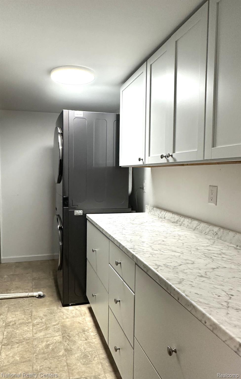 1683 RIVERSIDE Drive 3