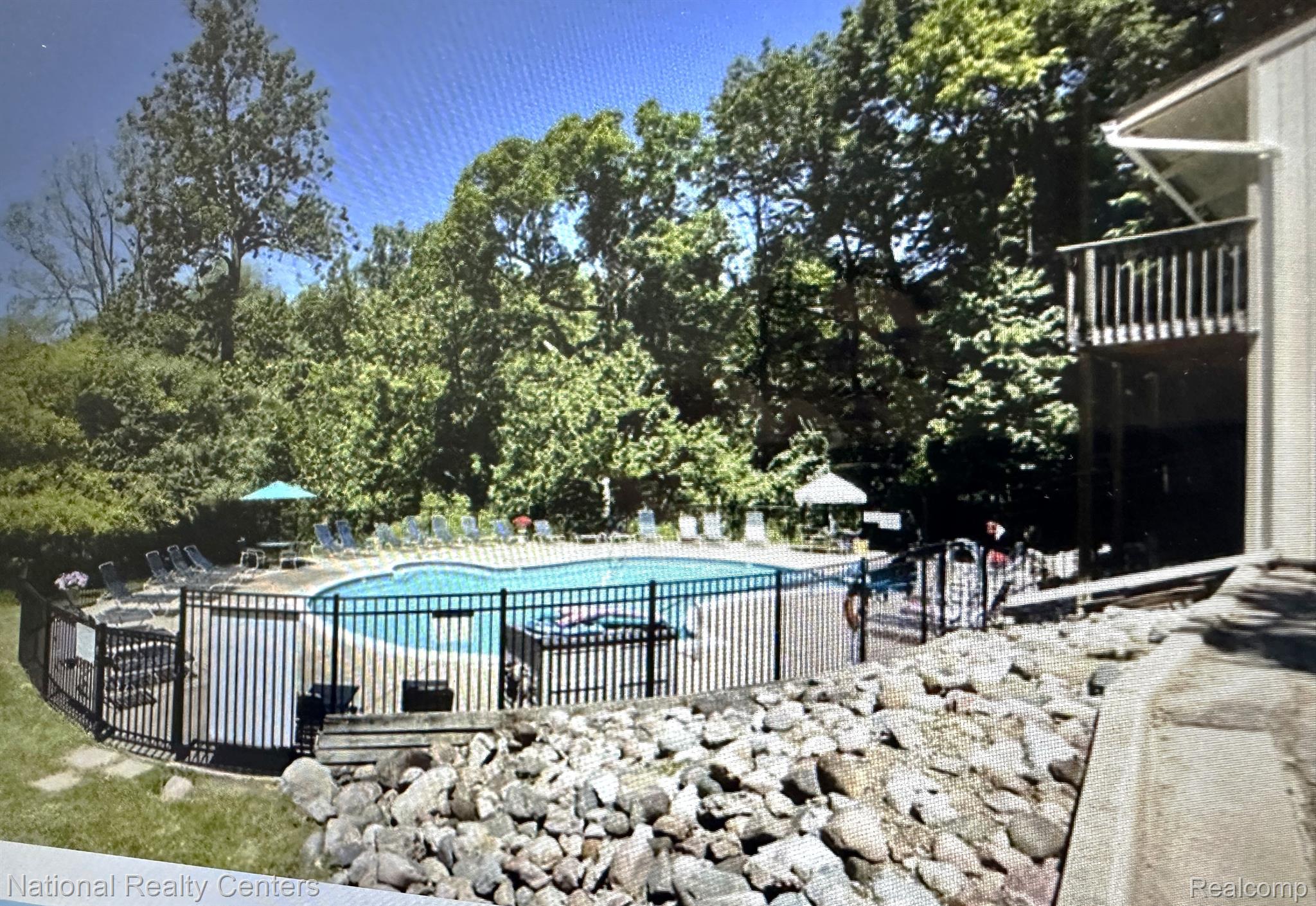 1683 RIVERSIDE Drive 3