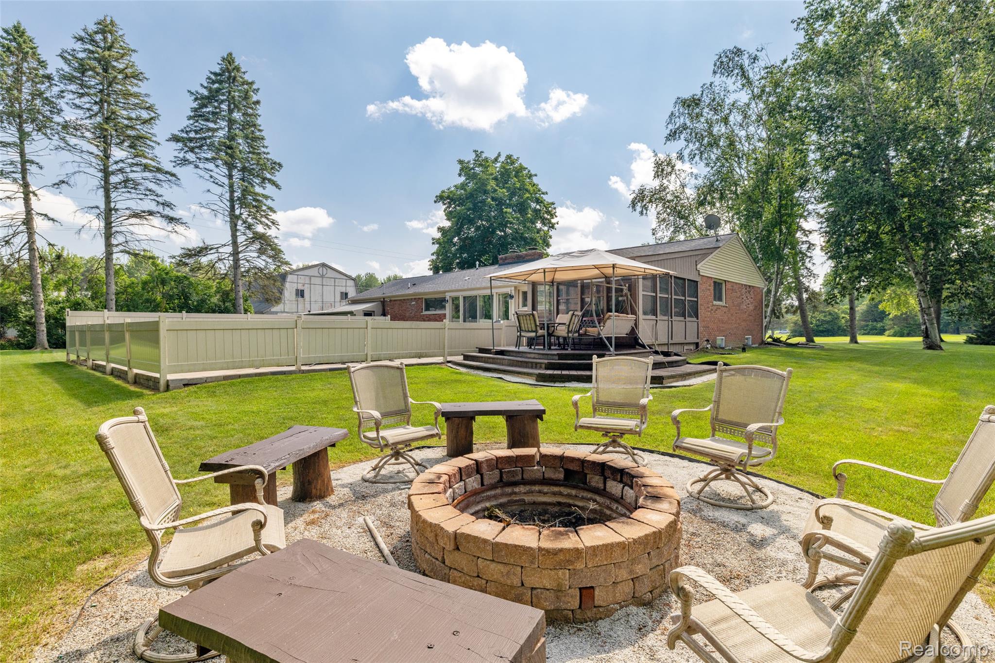 2151 Arlington Road