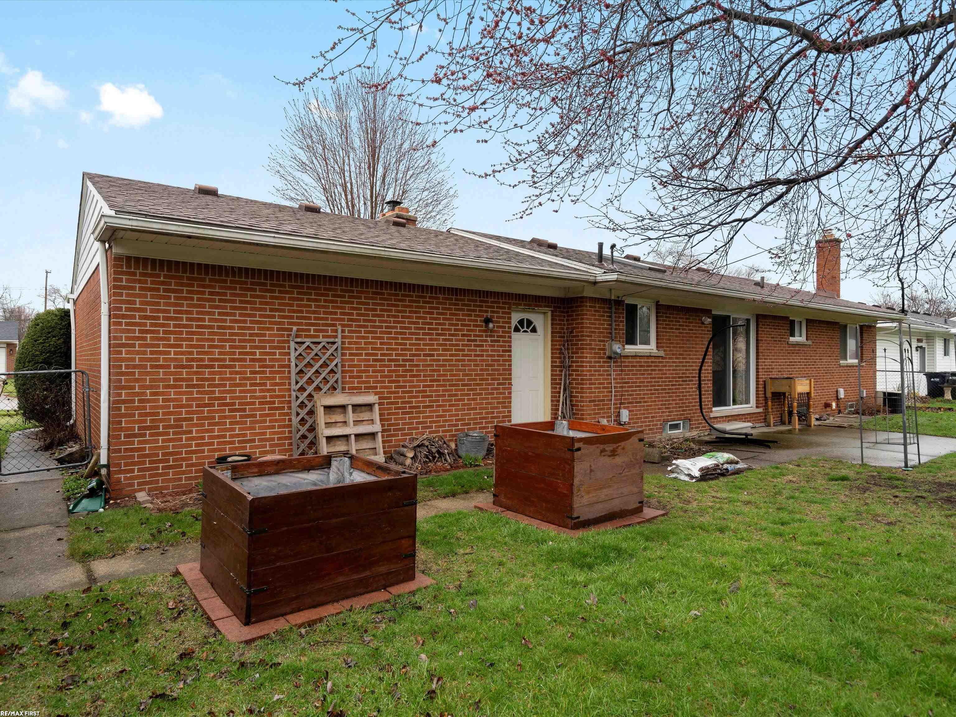 8530 Leslie Drive