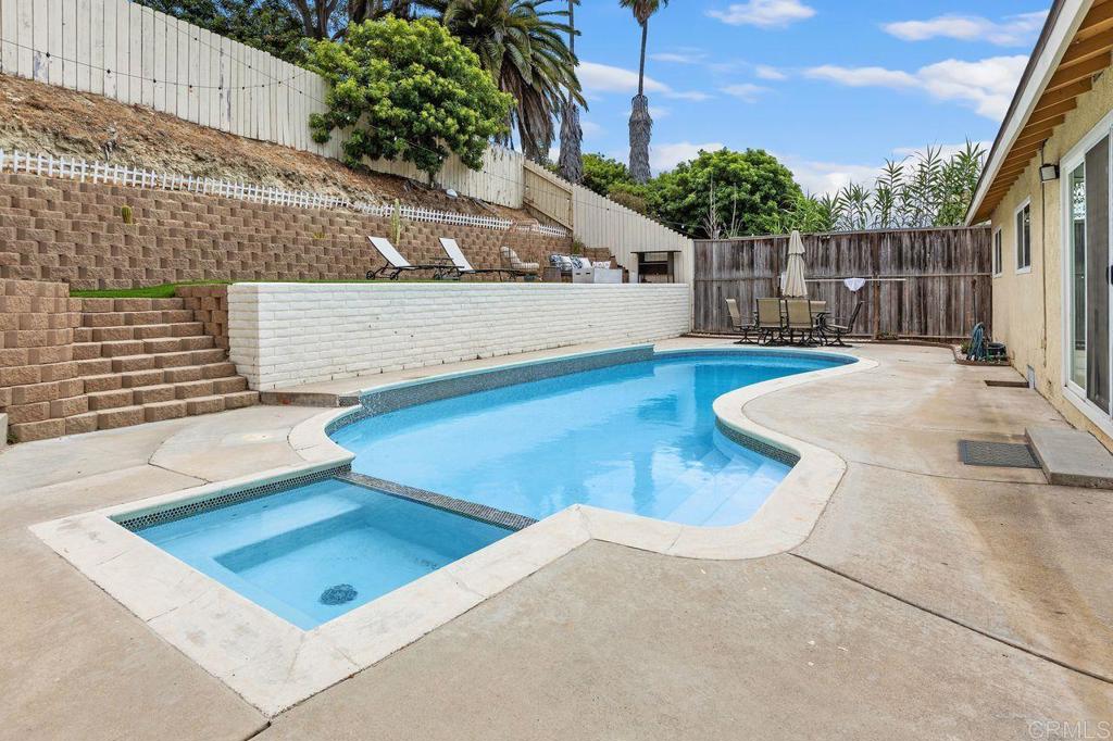 833 Halecrest Drive