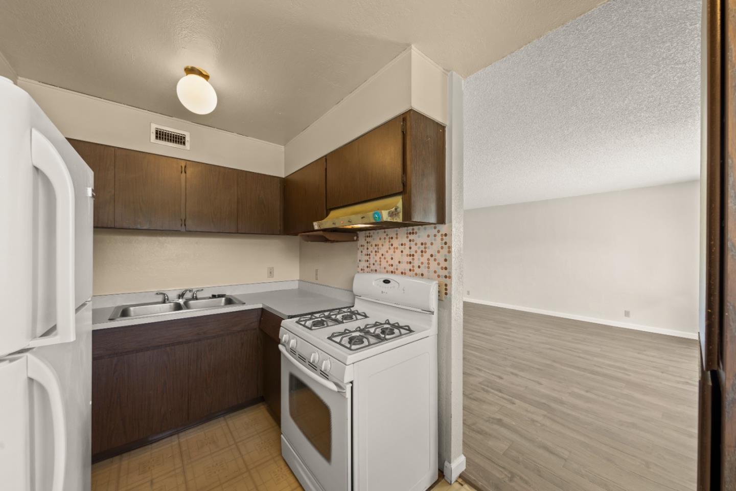 500 Glenwood CIR 2110