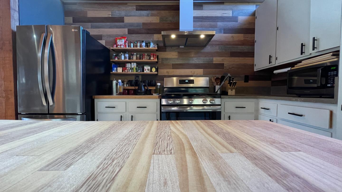 1615 Plumas AVE