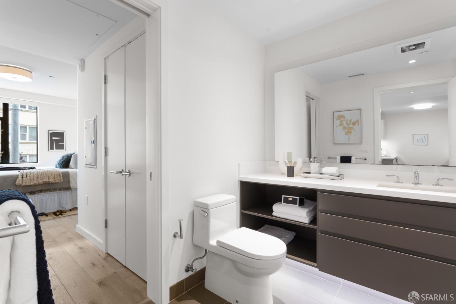 580 Hayes Street # 202