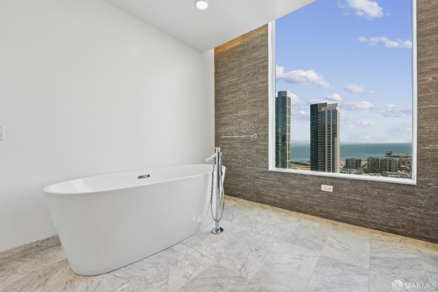 41 Tehama Street # 33