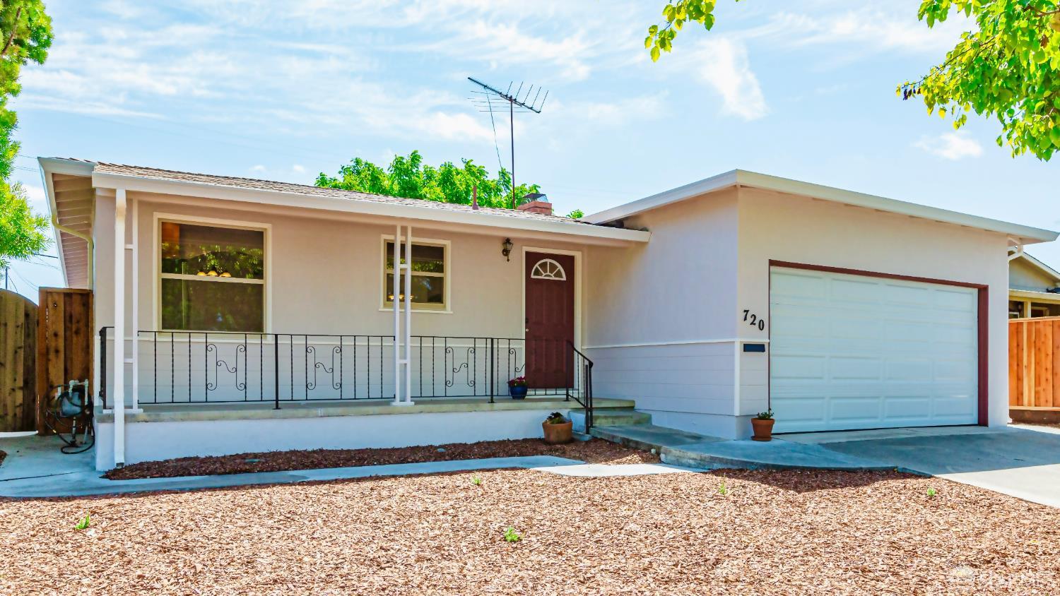 720 Santa Paula Avenue