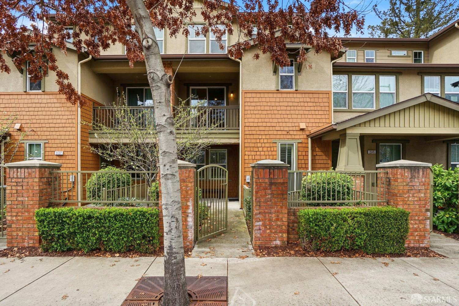 2541 Oak Road