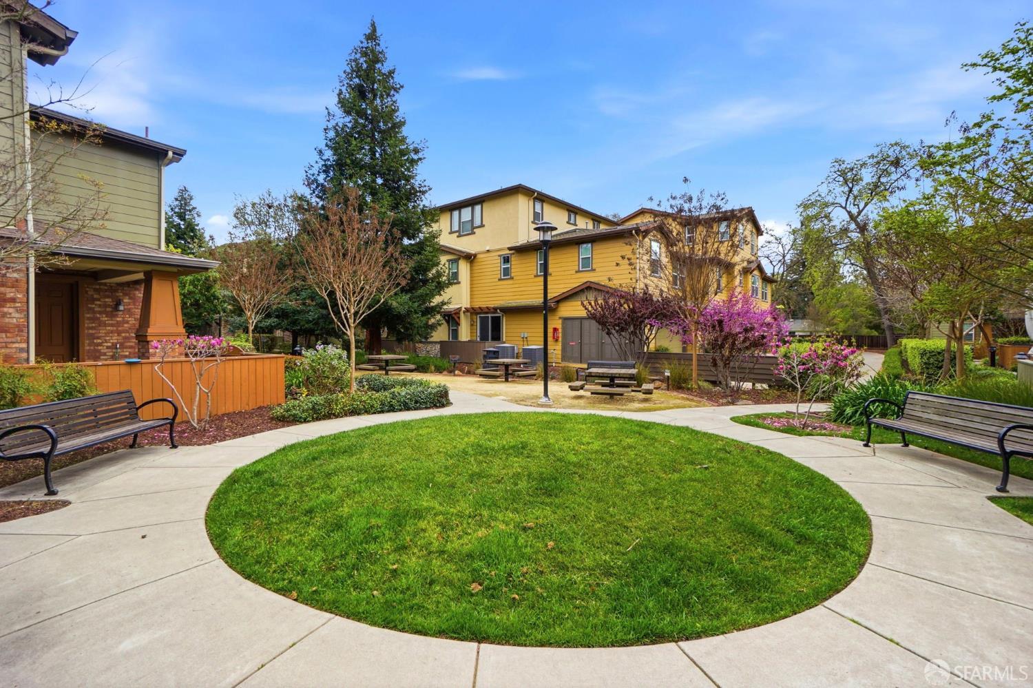2541 Oak Road