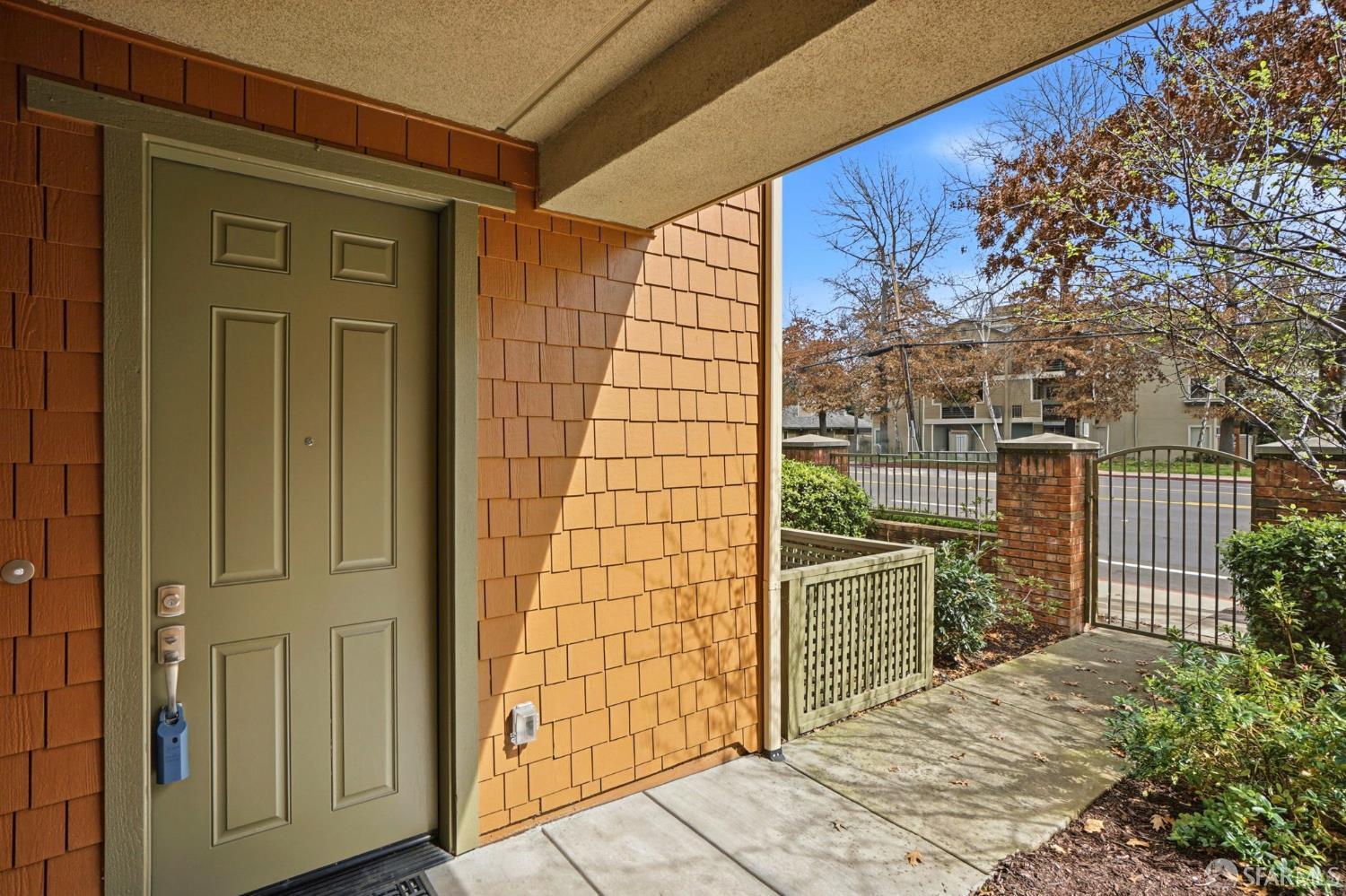 2541 Oak Road