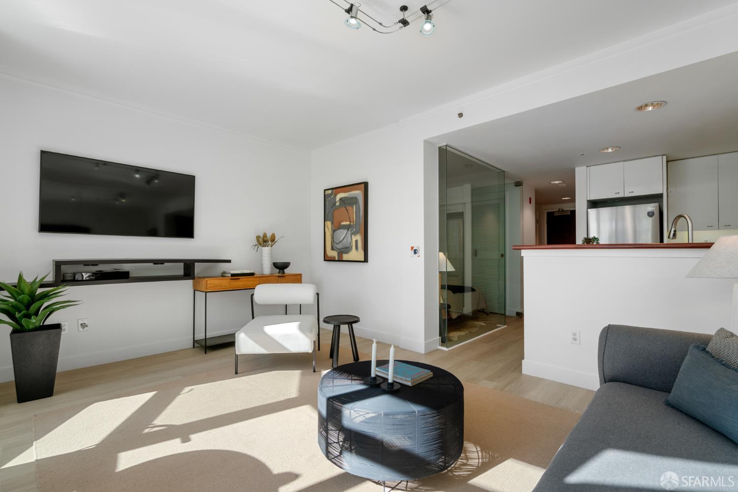 403 Main Street # 208N