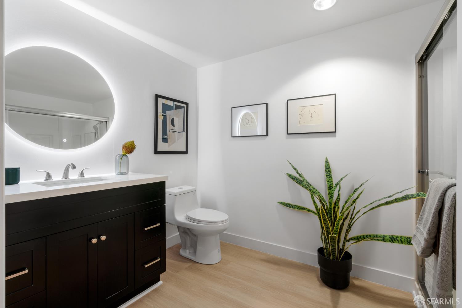 403 Main Street # 208N