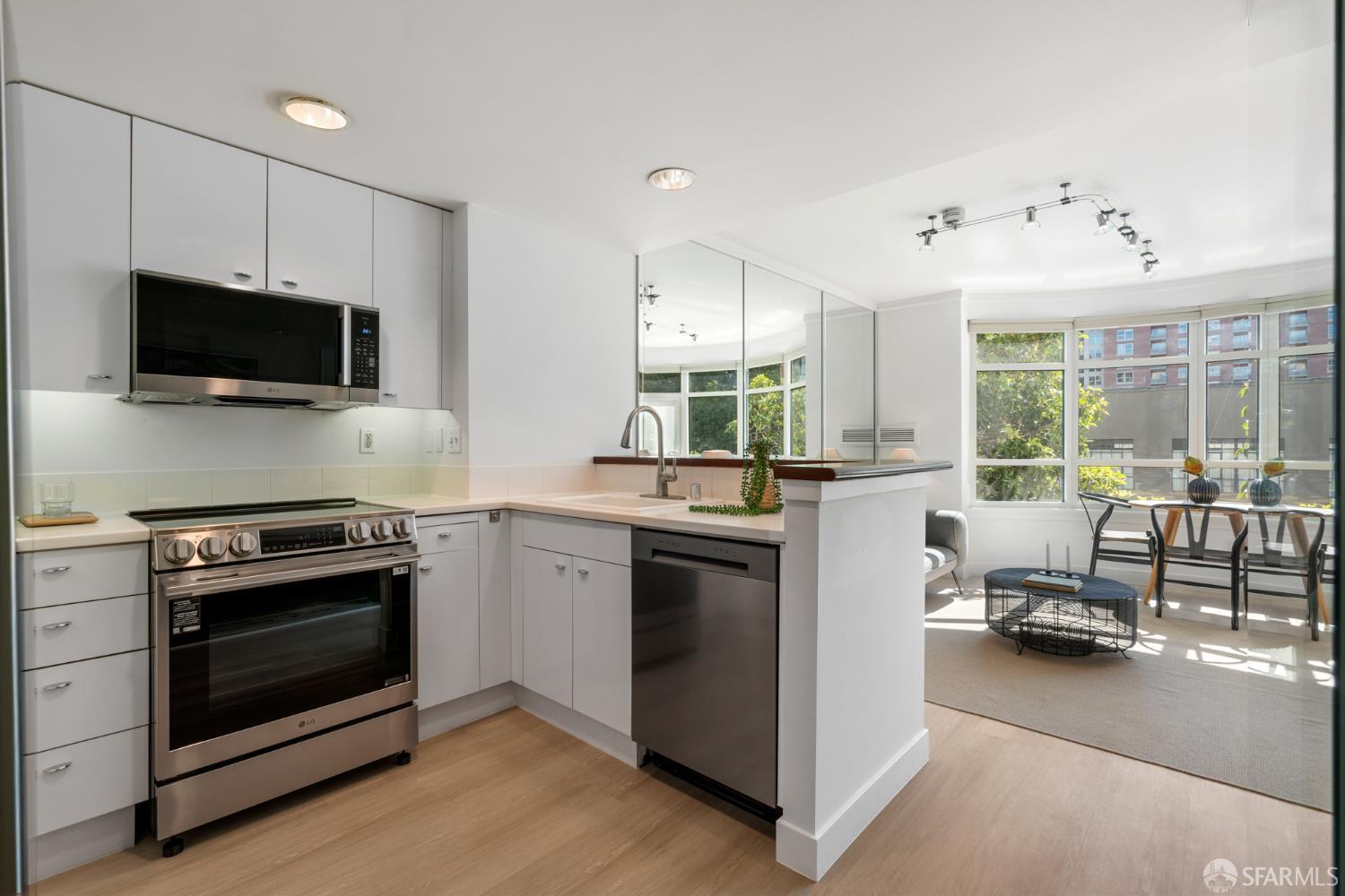 403 Main Street # 208N