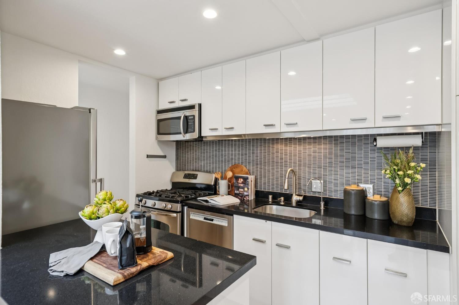 423 Waller Street # 7