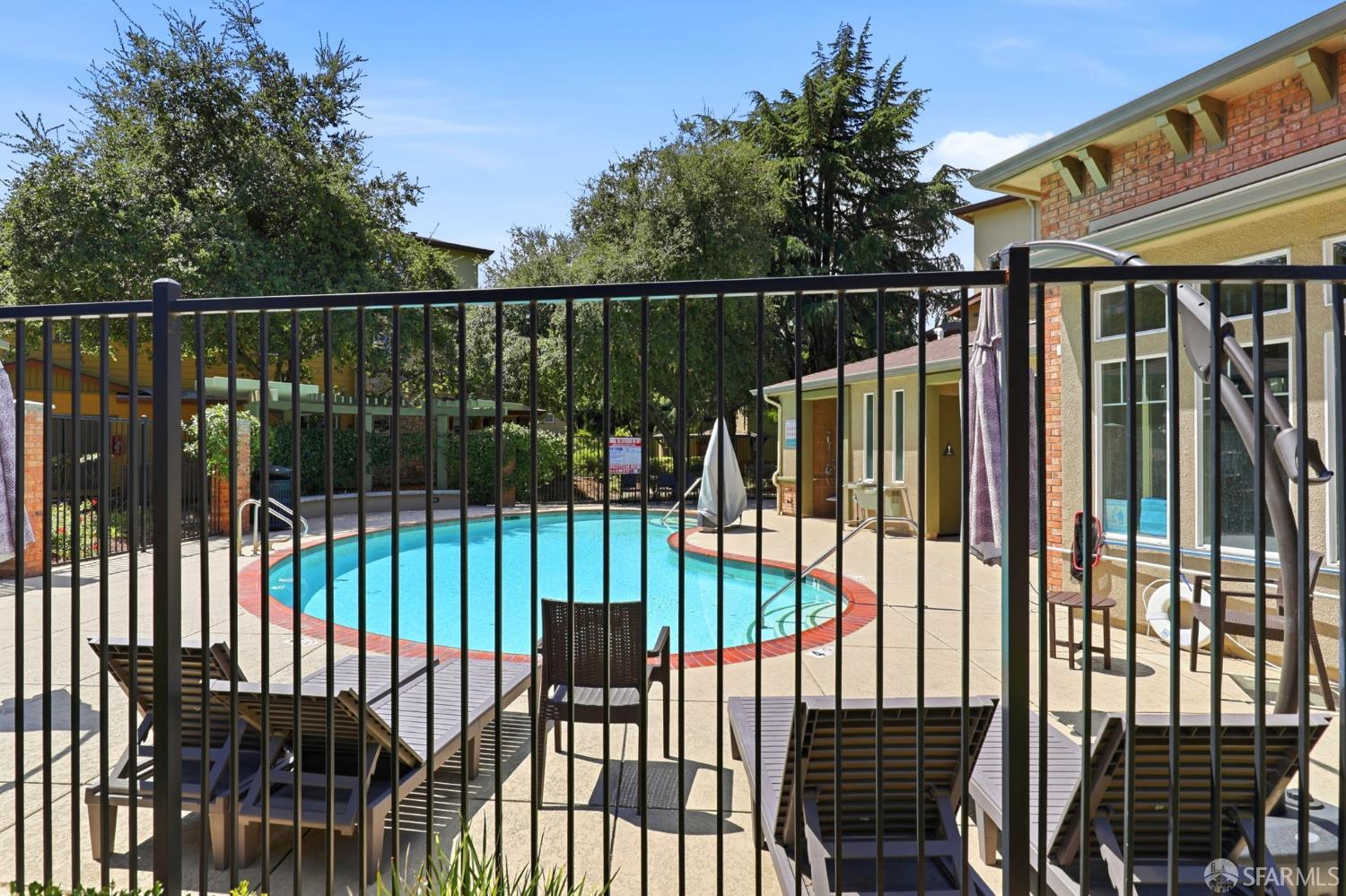 2541 Oak Road