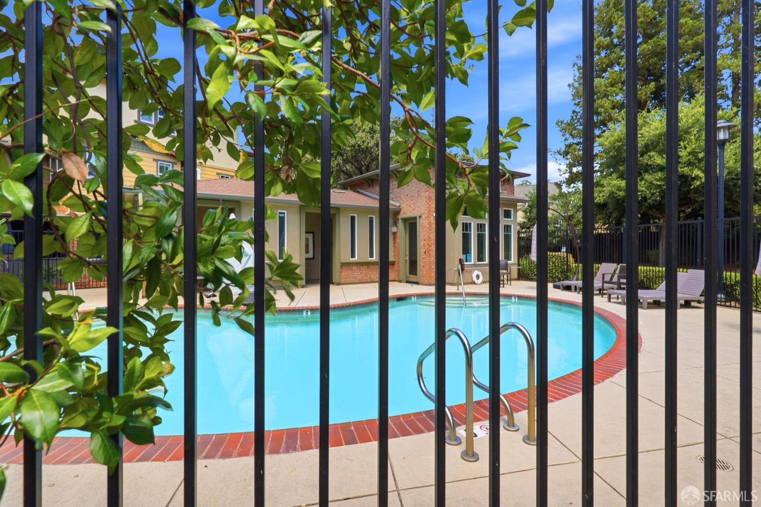 2541 Oak Road