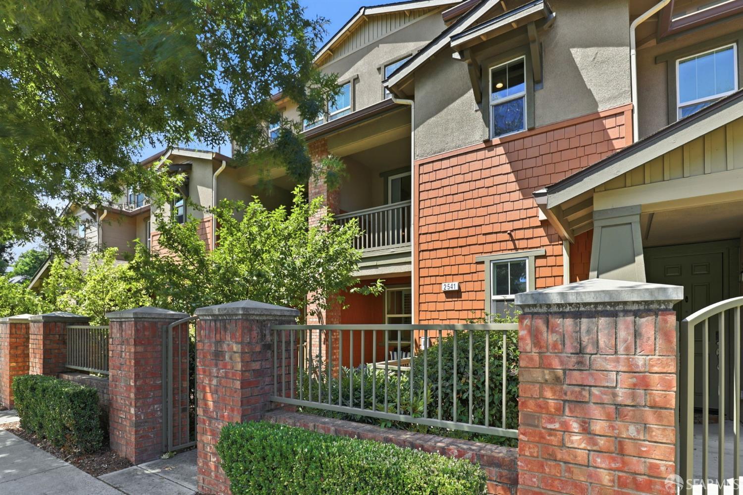 2541 Oak Road