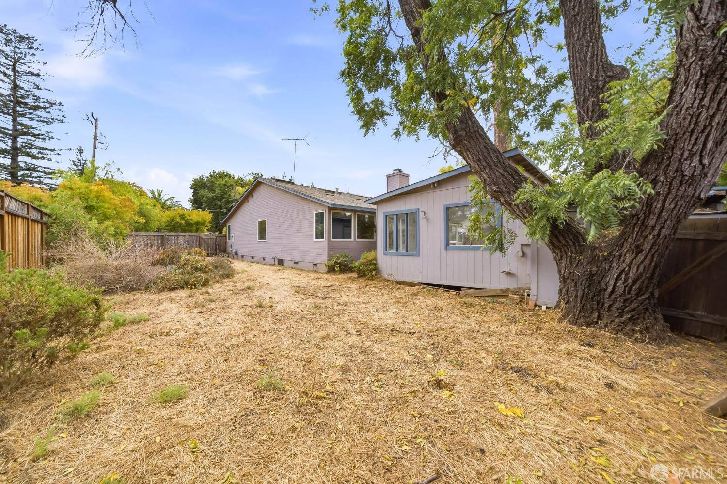 321 Hillview Avenue