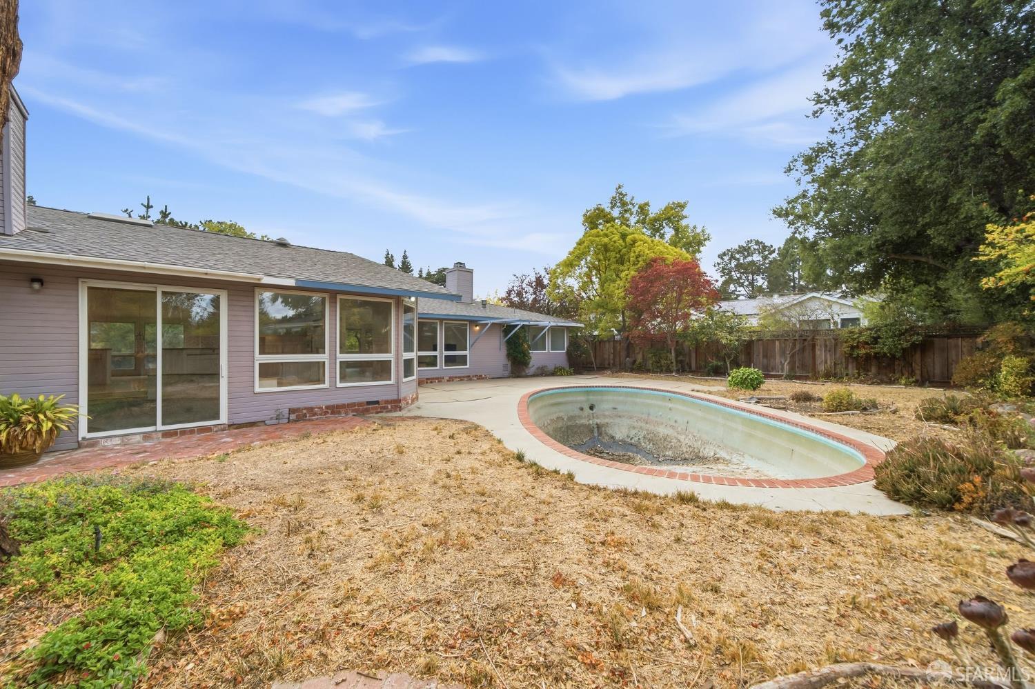 321 Hillview Avenue