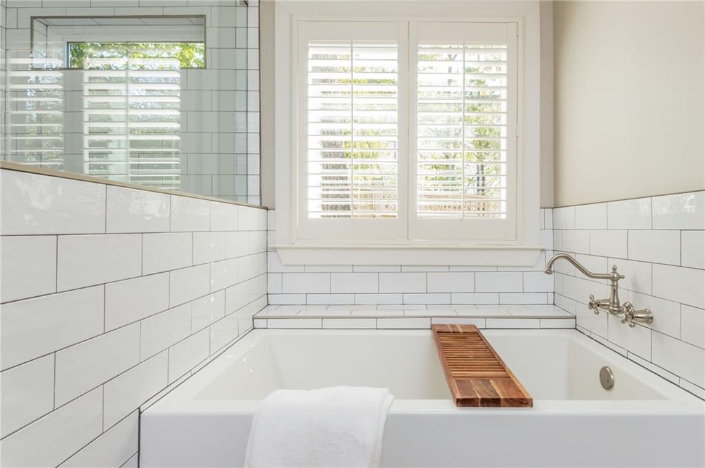 1555 Steele Drive NW