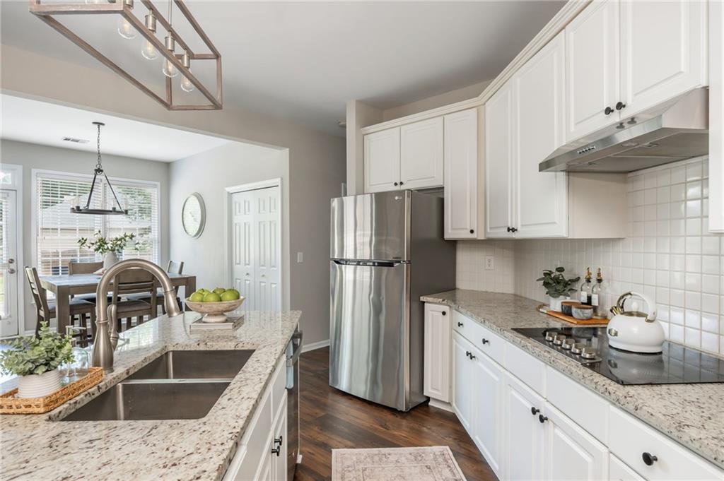 2000 Settindown Drive