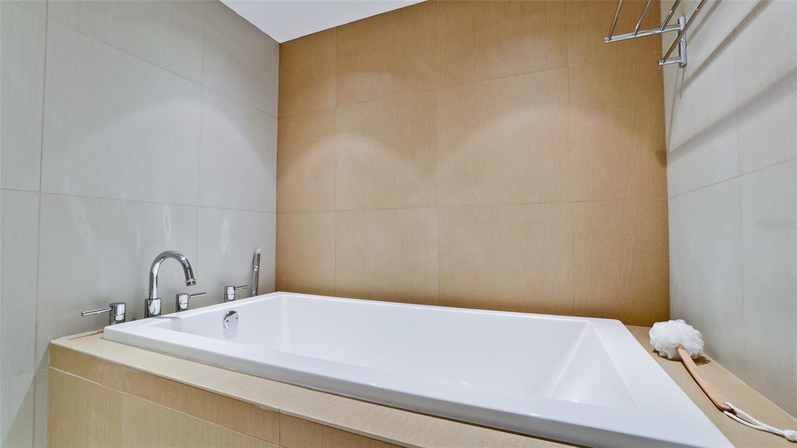 1945 GULF OF MEXICO DR #M2-313