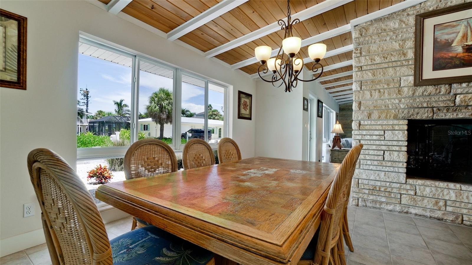 784 SAINT JUDES DR N