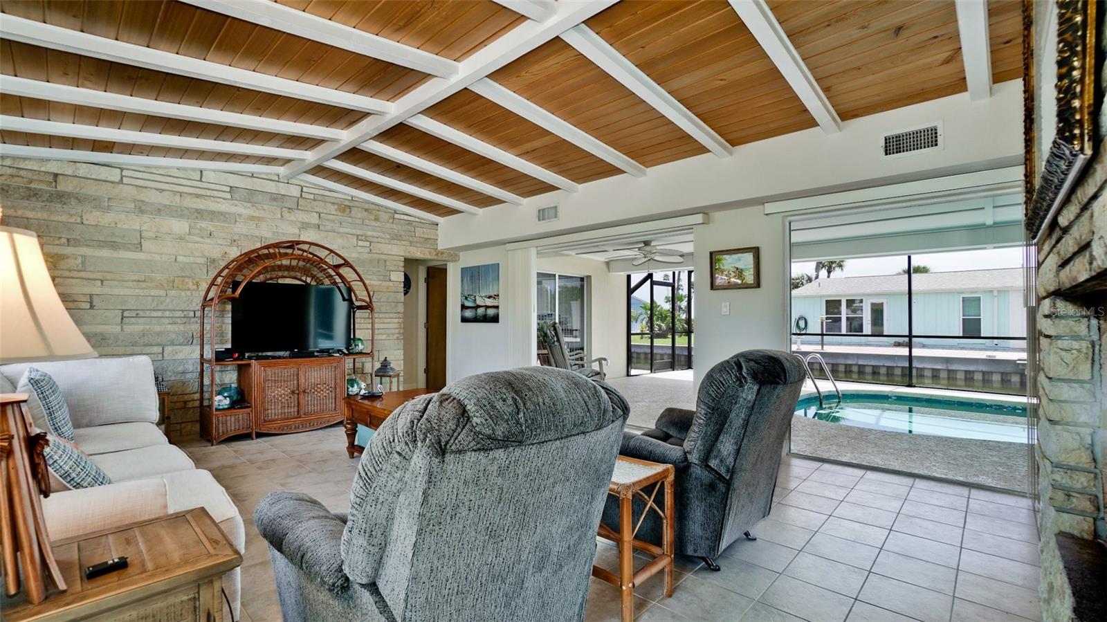 784 SAINT JUDES DR N