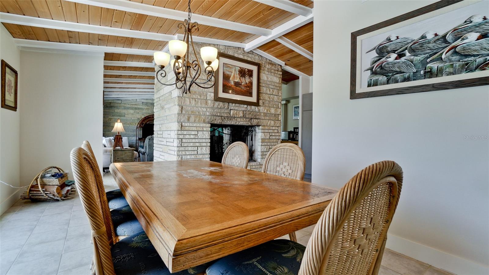 784 SAINT JUDES DR N