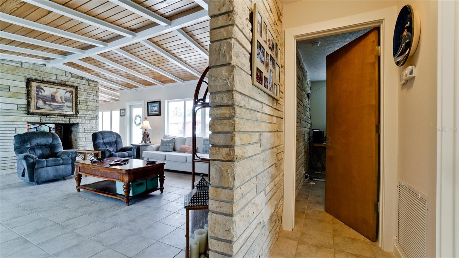 784 SAINT JUDES DR N