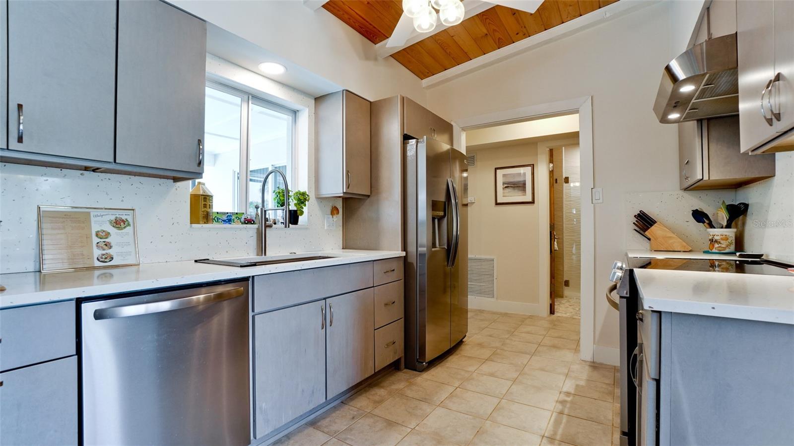 784 SAINT JUDES DR N