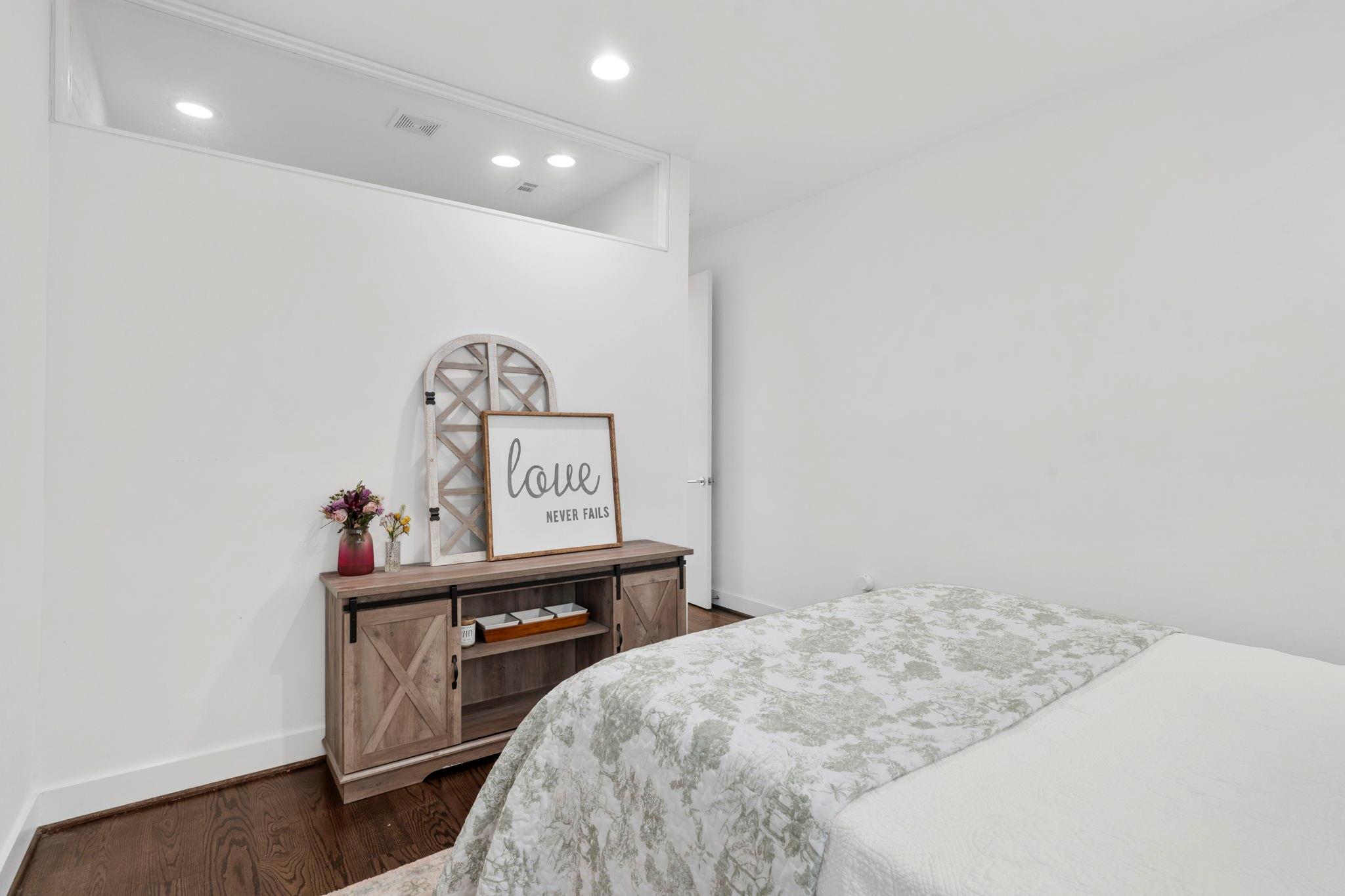 1159 W 18th Street