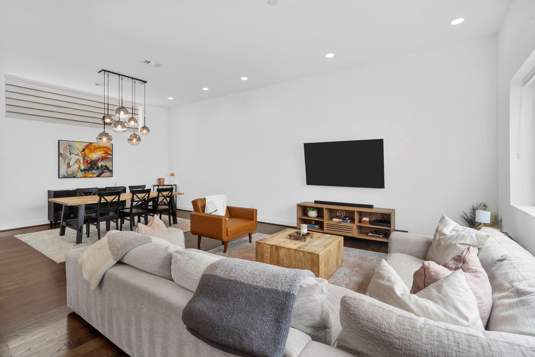 1159 W 18th Street