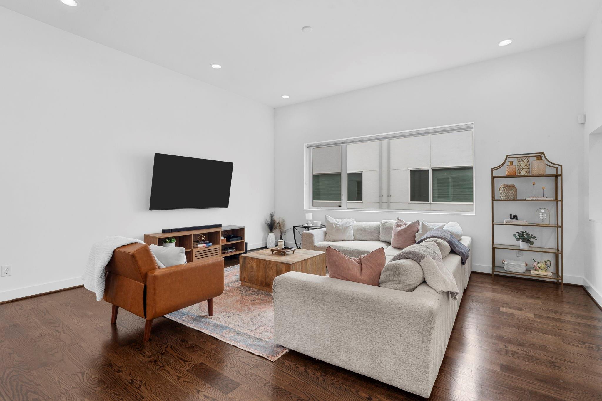 1159 W 18th Street