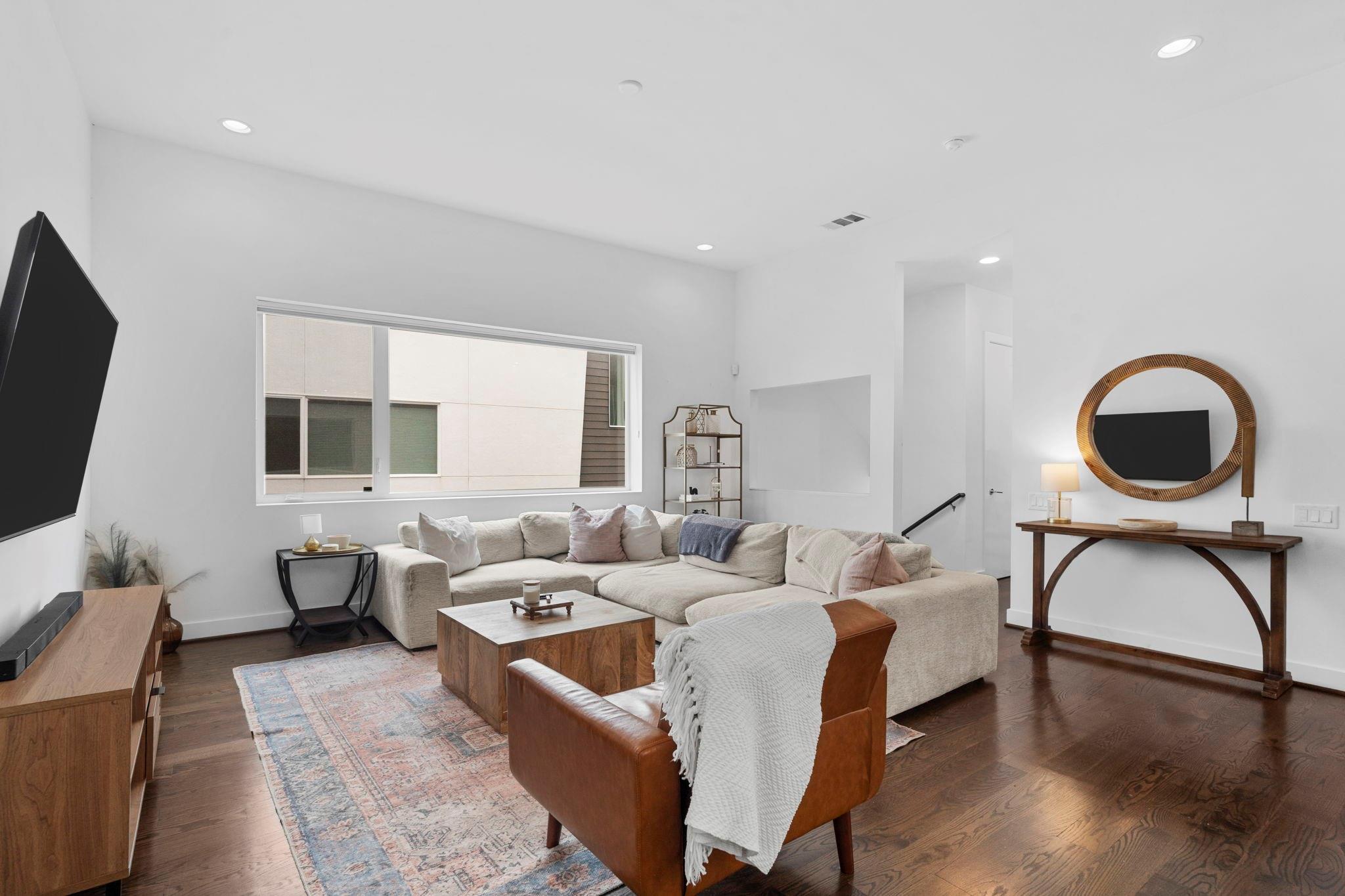 1159 W 18th Street