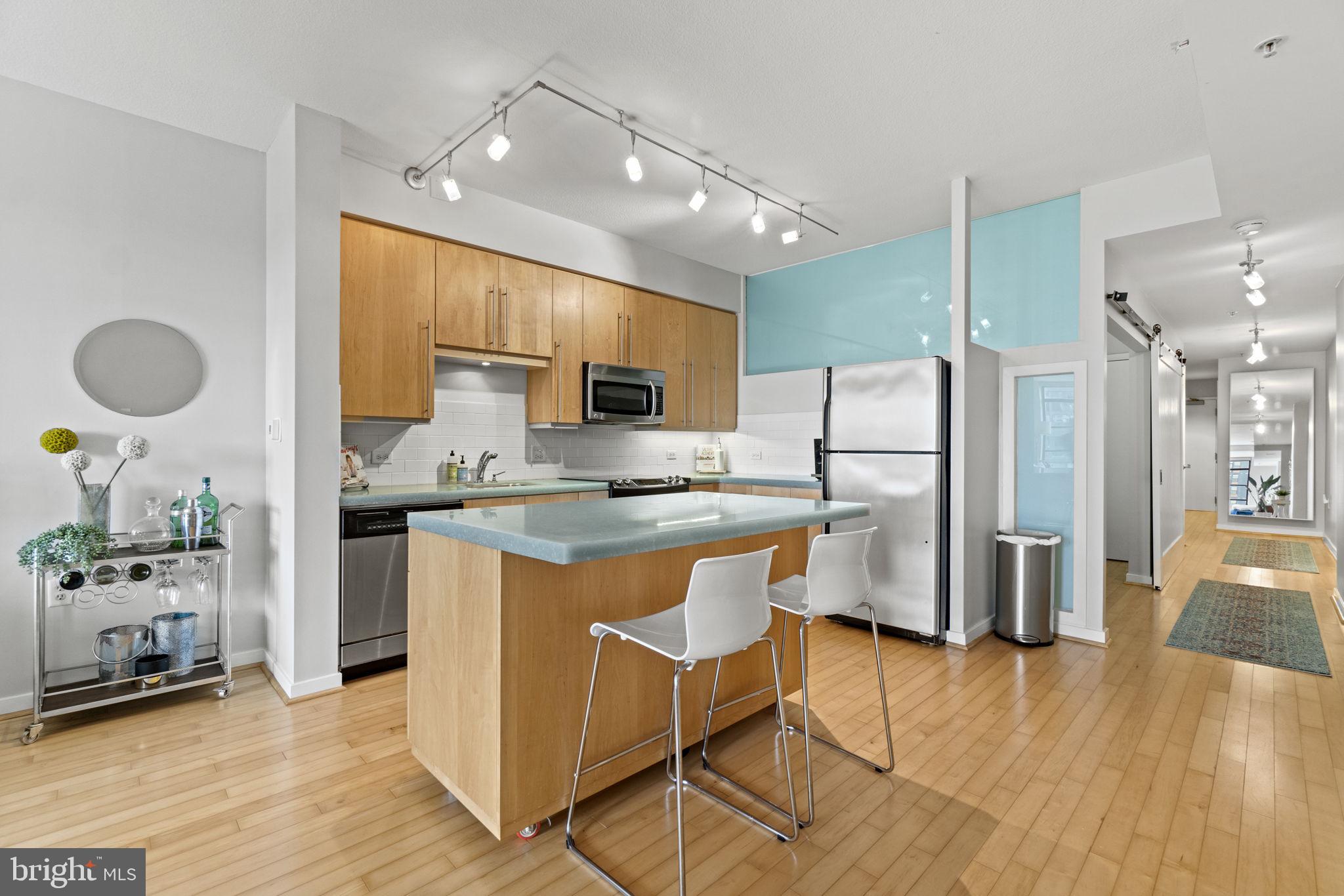 437 New York Ave NW #320