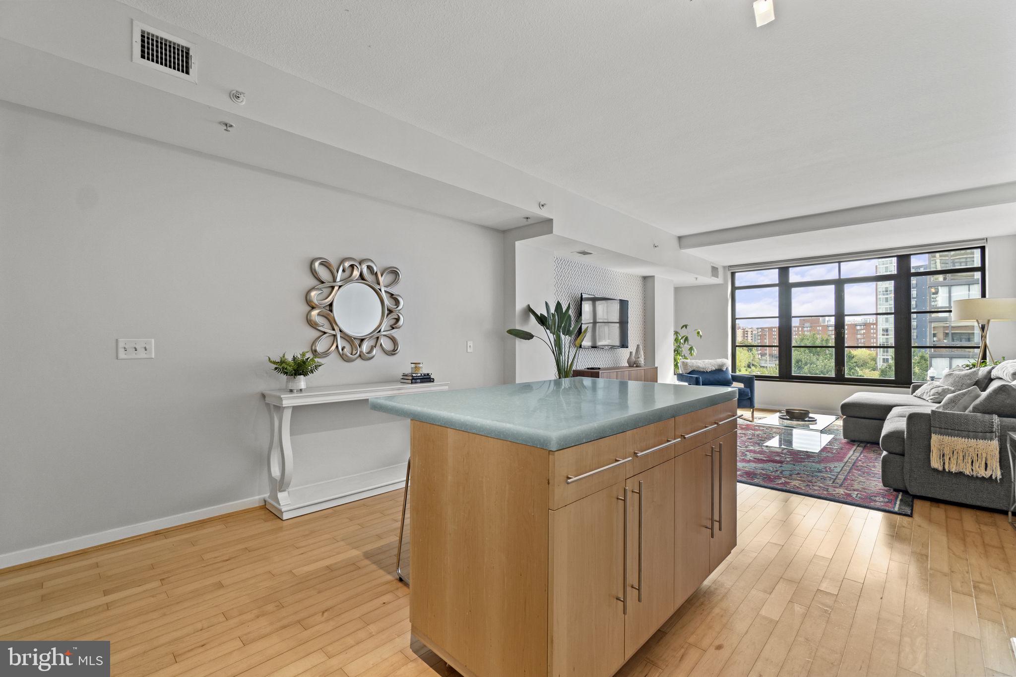 437 New York Ave NW #320