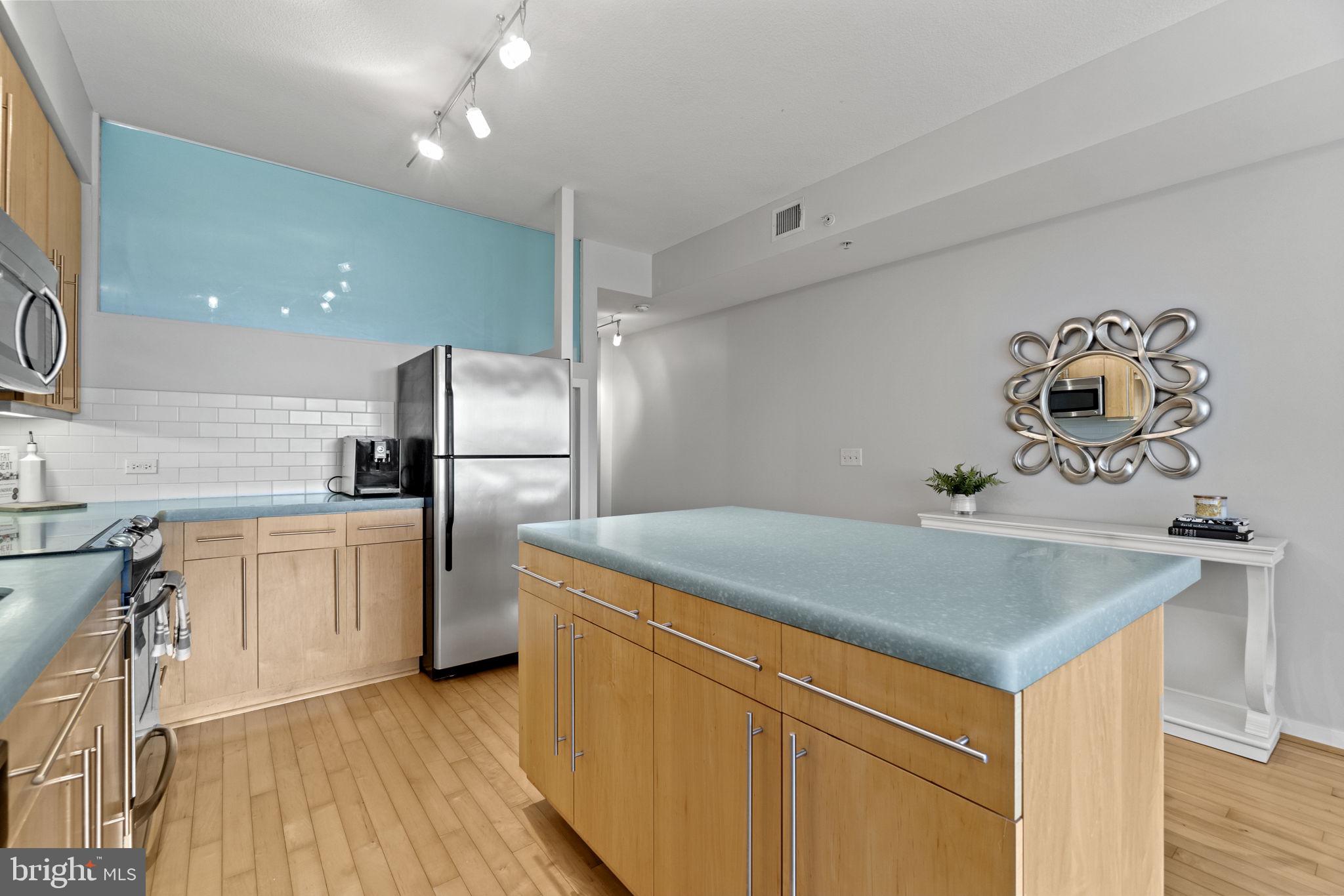 437 New York Ave NW #320