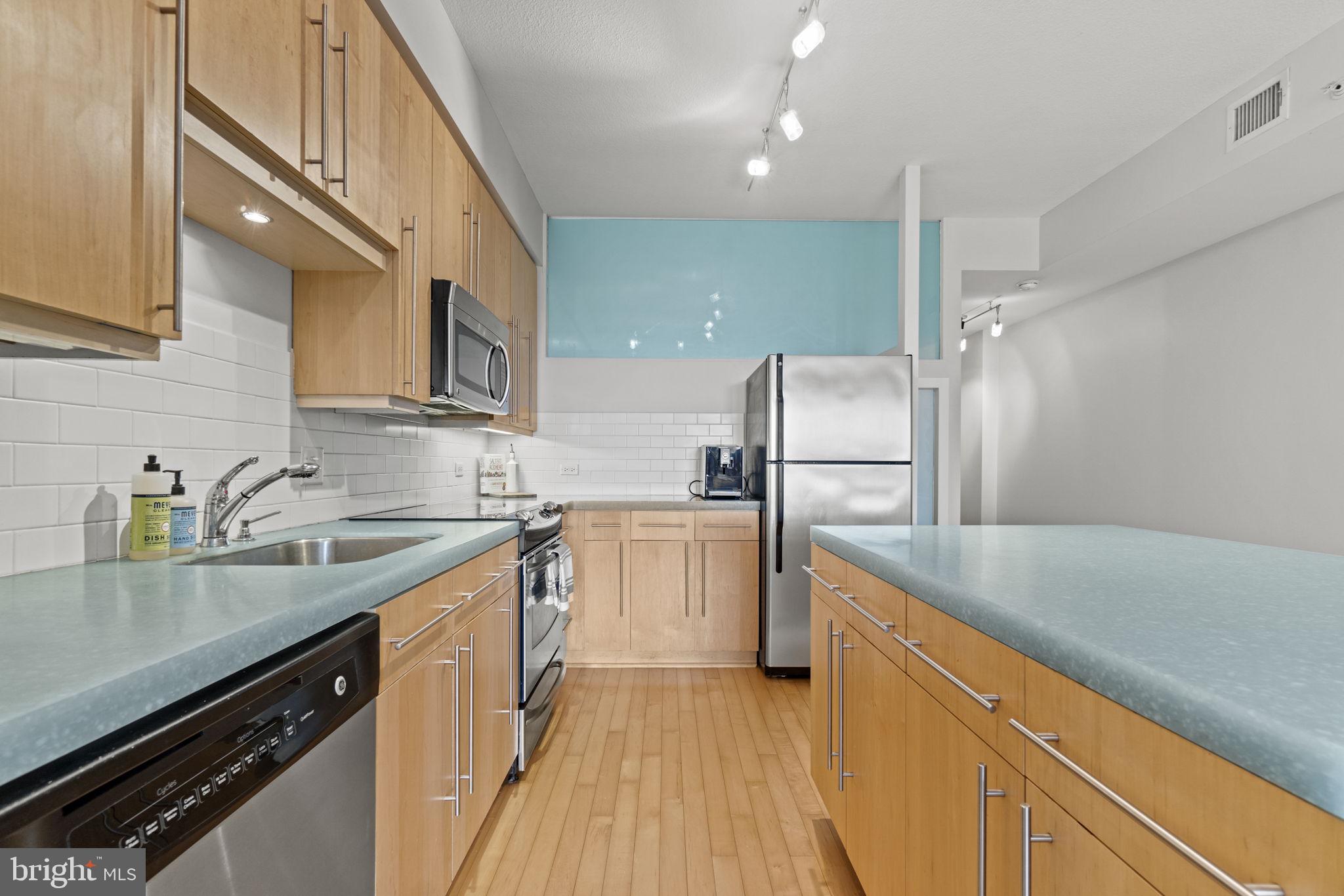 437 New York Ave NW #320