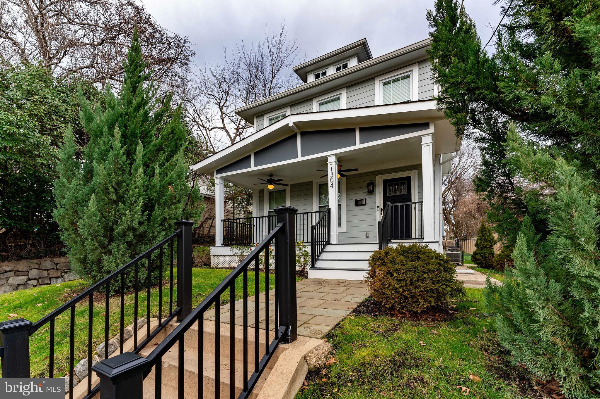 1304 Franklin St NE